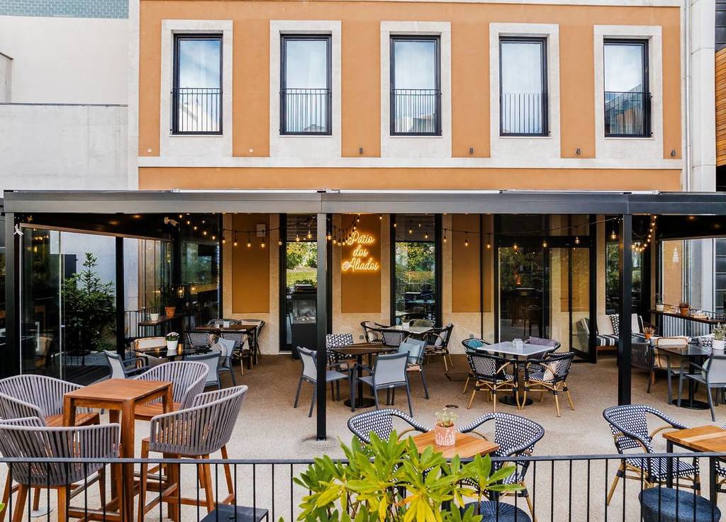 O Pátio dos Aliados é um bar/restaurante que fica no centro da cidade