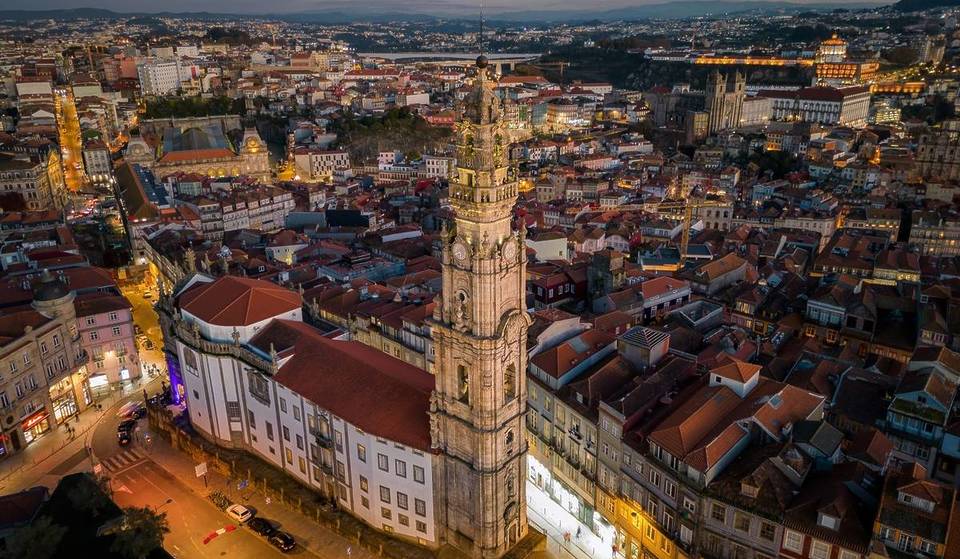 La Tour de Clérigos deviendra sarcelle ce week-end : la raison et la cause