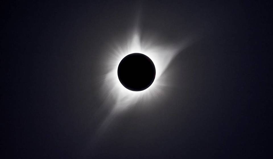 O céu do Porto prepara-se para acolher um fenómeno muito aguardado em 2026: a chegada do eclipse solar total após mais de um século