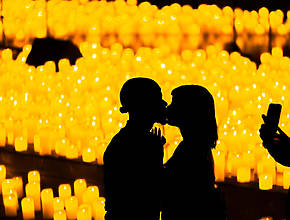 O evento de Dia dos Namorados mais romântico do Porto está de volta: milhares de velas e um cenário que parece saído de um filme