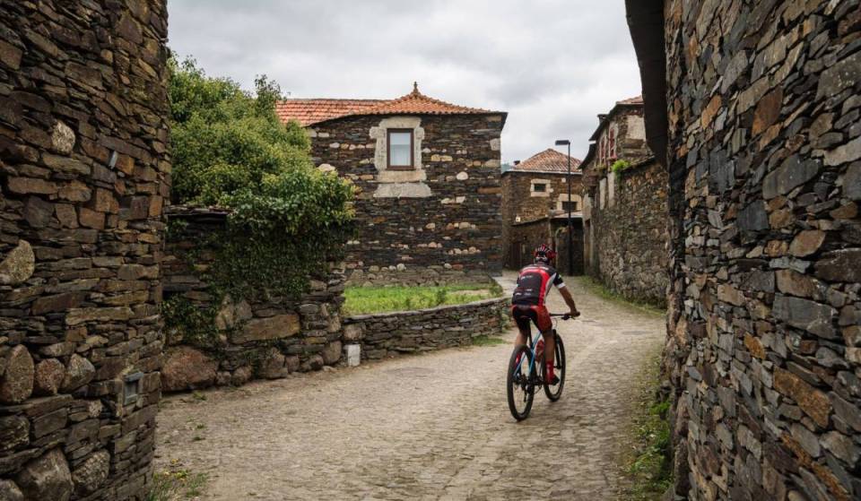A apenas cerca de 30 minutos do Porto, este pitoresco refúgio de xisto merece ser visitado