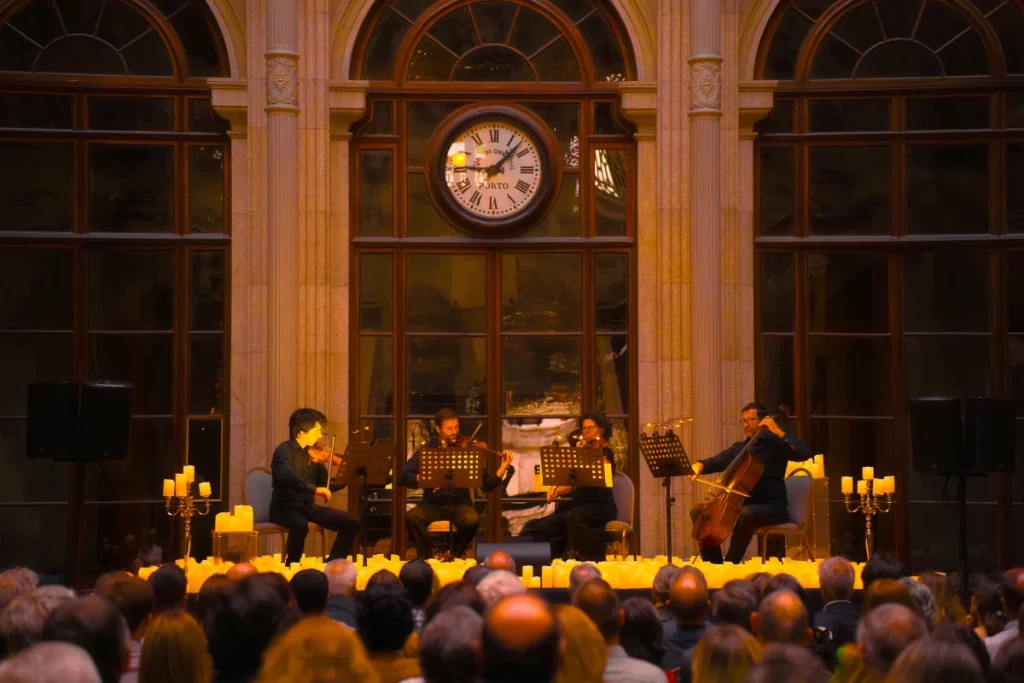 Assister à des concerts aux chandelles, c'est une bonne idée pour affronter les jours de pluie