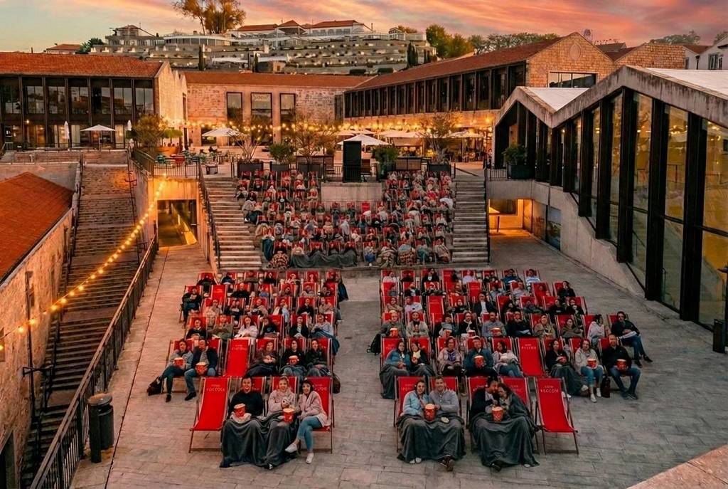 Há sessões de cinema ao ar livre com o cine society no Porto