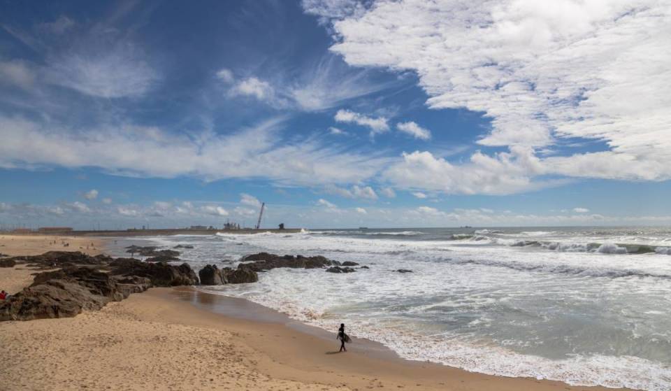 Adiós al alquiler: a partir de esta temporada de baño encontrarás 600 sillas de playa gratis en las playas de Matosinhos e incluso hamacas de red