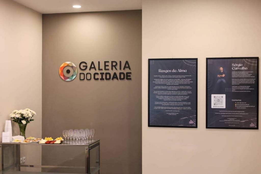 há um novo espaço cultural no porto que recebe exposições, no shopping cidade