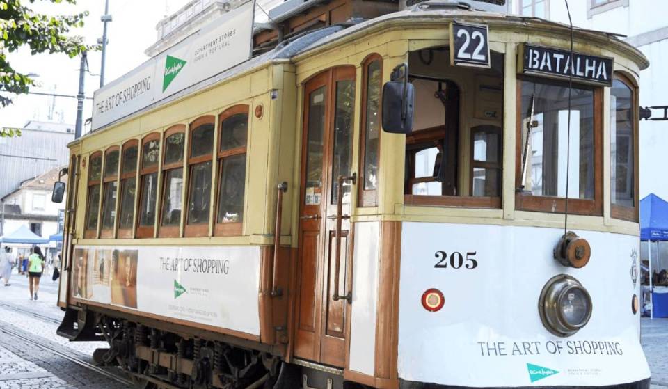 Quase cinco anos depois, a Linha 22 do elétrico volta a circular nas ruas do centro histórico do Porto