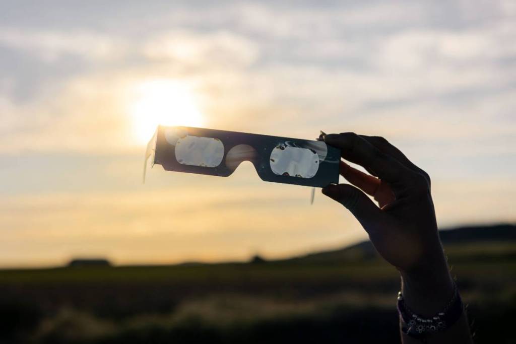 consejos para observar de forma segura el eclipse solar de agosto