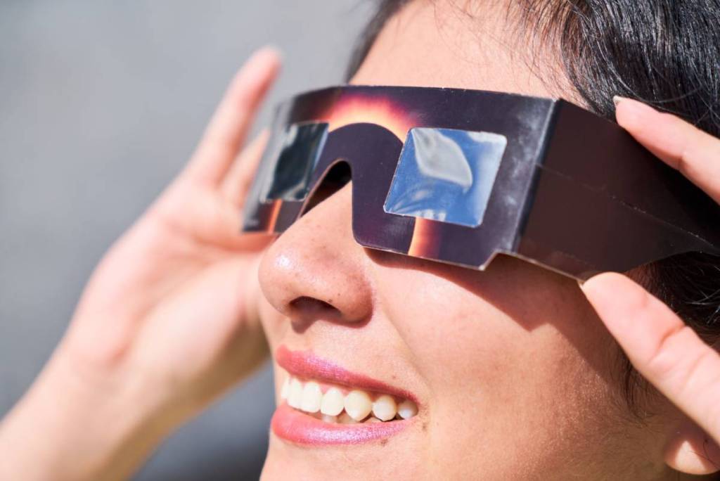 Conseils pour observer l’éclipse solaire d’août en toute sécurité