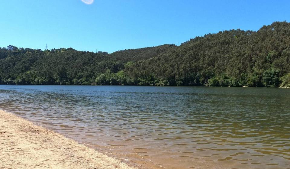 Un oasis de agua dulce a 20 minutos de Oporto: descubre la extensa playa bañada por el Duero que opta al premio de Playa Fluvial del Año