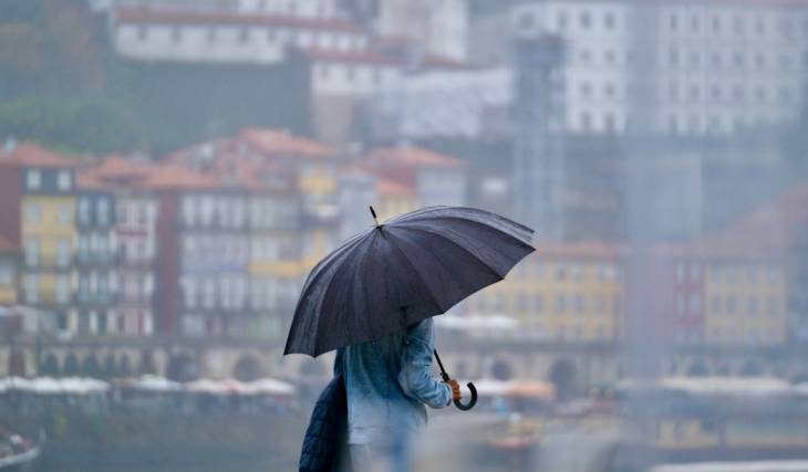Porto está hoje sob aviso amarelo devido a chuva e trovoada, juntamente com mais dez distritos