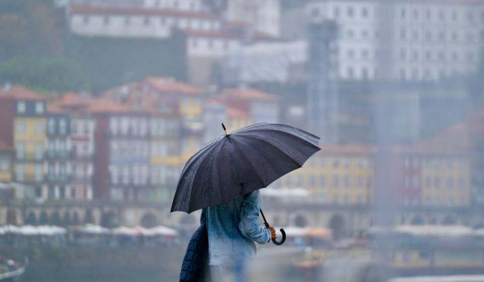 Porto is under a yellow warning today due to rain and thunderstorms, along with ten other districts