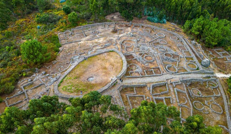 A cerca de 40 minutos do Porto, descobre a “pequena Machu Picchu” da Península Ibérica: a “Cidade Morta” erguida a 400 metros de altura