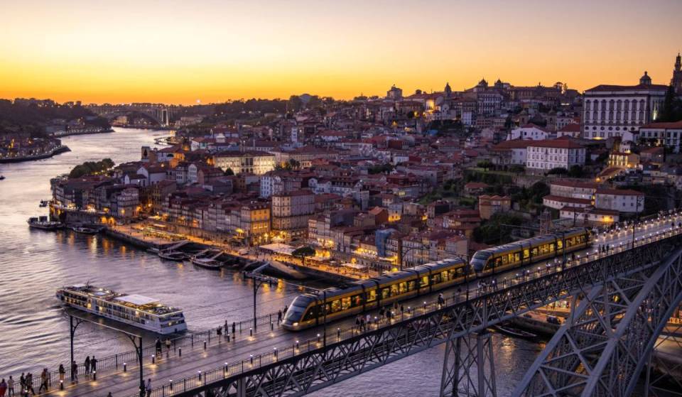 En 1886, el Puente Luis I cobraba 5 réis a quien lo cruzaba a pie; 140 años después, por ahí pasa el metro de Oporto