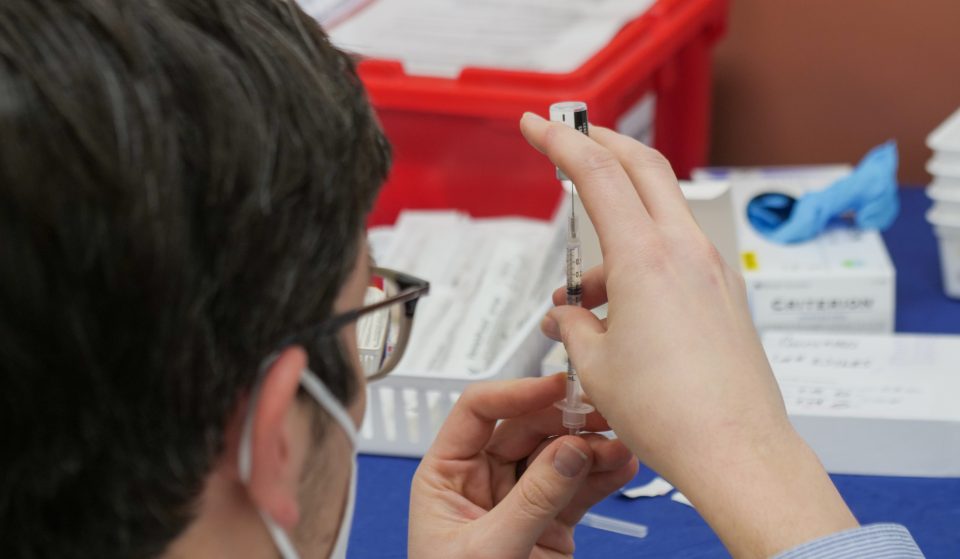 COVID-19 : les vaccins seront bientôt administrés dans les pharmacies