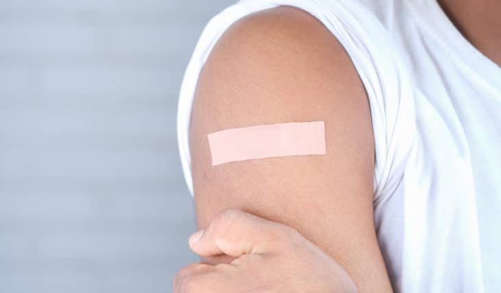 COVID-19 : les non-vaccinés devront payer une taxe santé