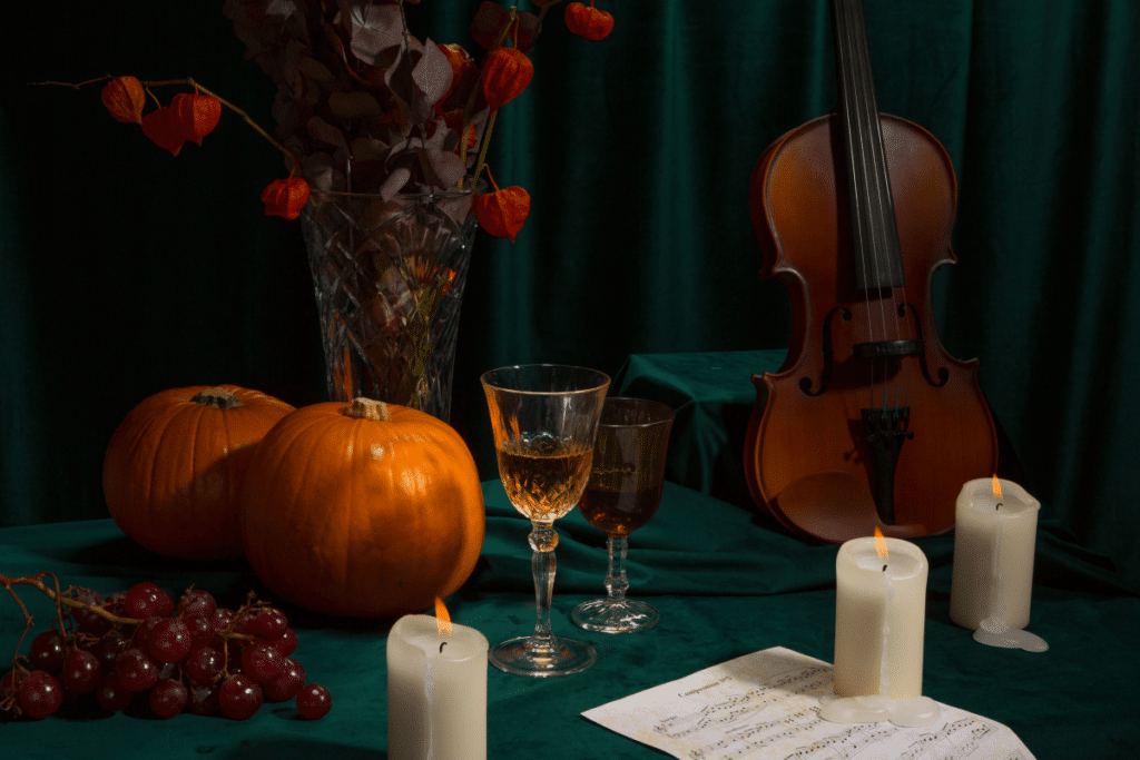 Photo d'une citrouille, d'instrument et de bougies pour Halloween