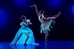 Ce spectacle féerique avec des costumes lumineux débarque à Québec pour réinventer les plus grands classiques du ballet