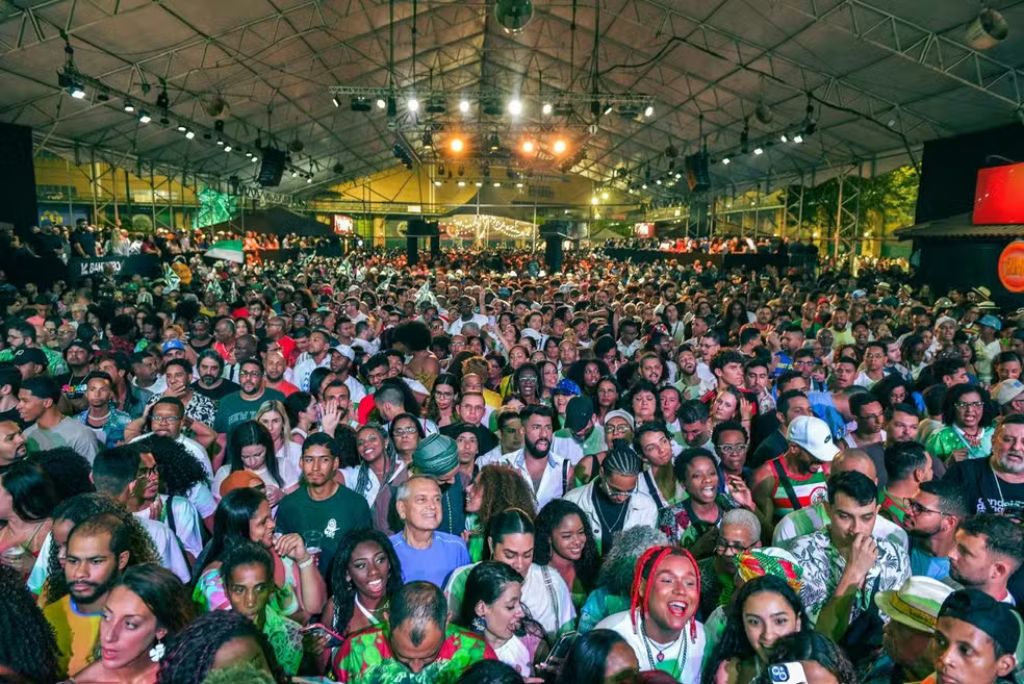 Fim de semana no Rio: Noite dos Enredos