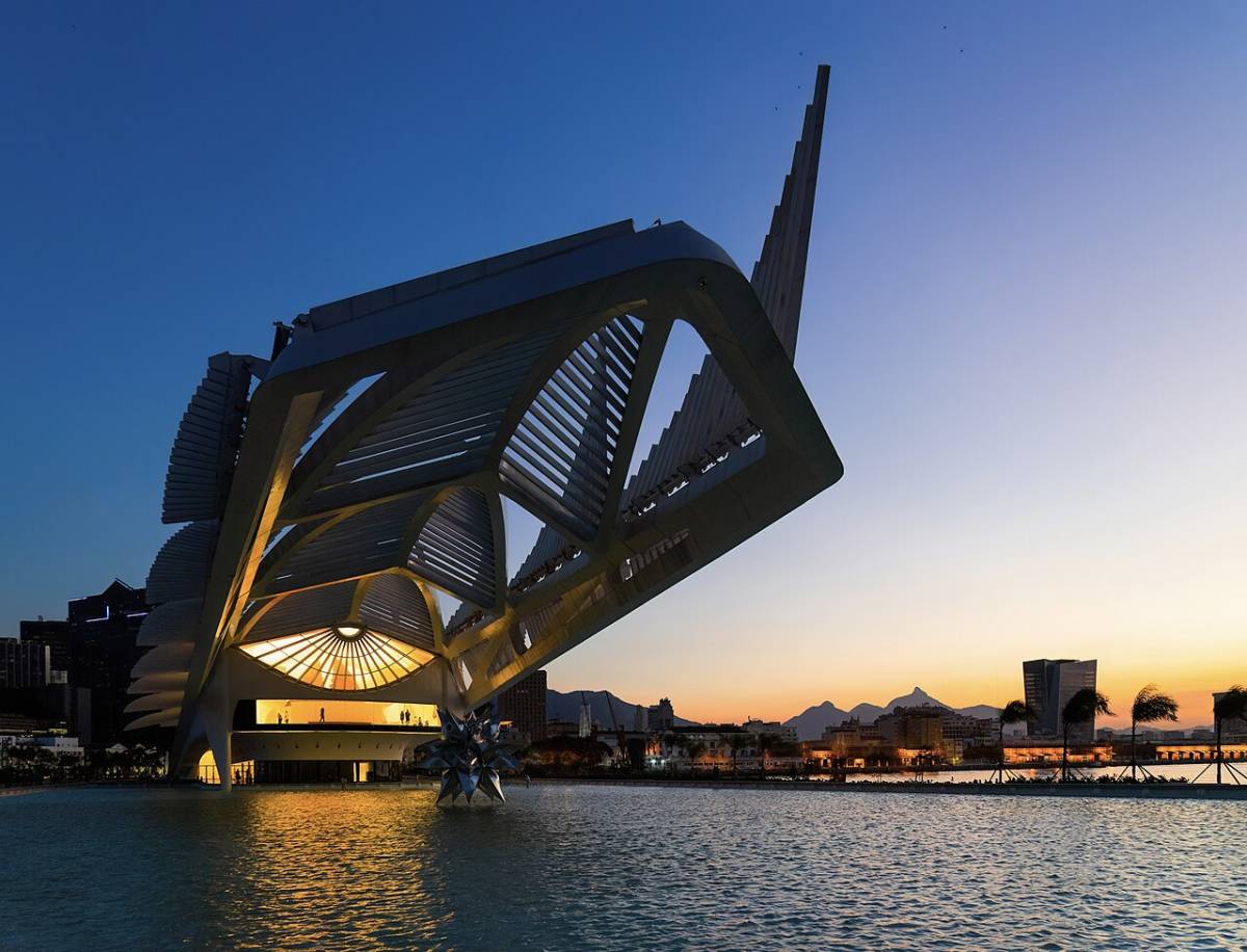 imagem Museu do Amanhã ao entardecer