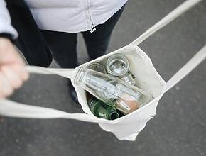 Esse projeto no Rio de Janeiro dá desconto na conta de luz para quem doar material reciclável; veja como participar