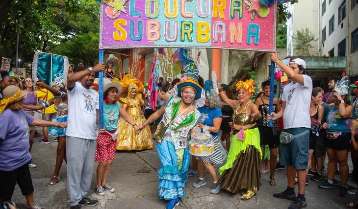 Tradicional bloco de Carnaval do Rio celebra 25 anos com exposição gratuita: alegorias e mais de 250 itens históricos!