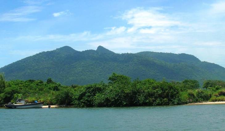 Poucos cariocas sabem, mas existe um &#8220;vulcão&#8221; extinto a menos de 3 horas do Rio com uma vista impressionante!