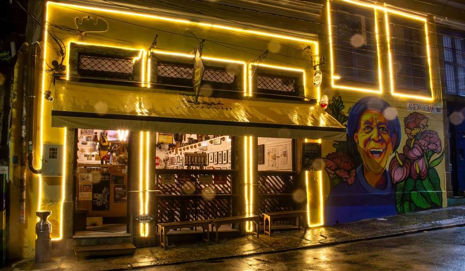 Santa Teresa shines in Christmas mood with themed lighting in historic buildings, bars and tourist attractions in the neighborhood