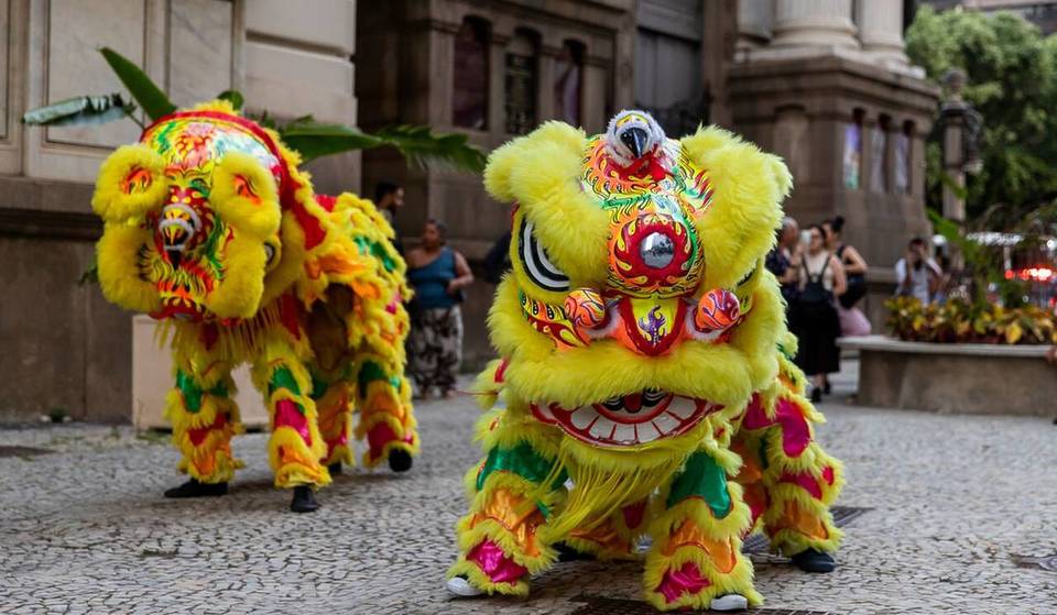 The Municipal Theater will be taken over by an ancient Chinese tradition this Wednesday, with an orchestra, Dragon Dance, and free admission!