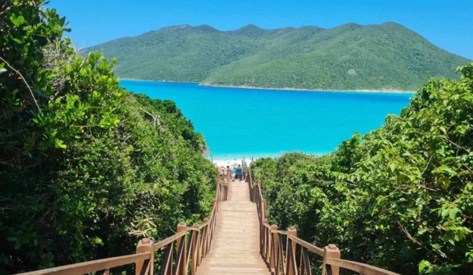 It looks like the Caribbean, but it’s Arraial do Cabo: the beach with crystal-clear waters in Rio de Janeiro that made the list of the world’s best in 2026