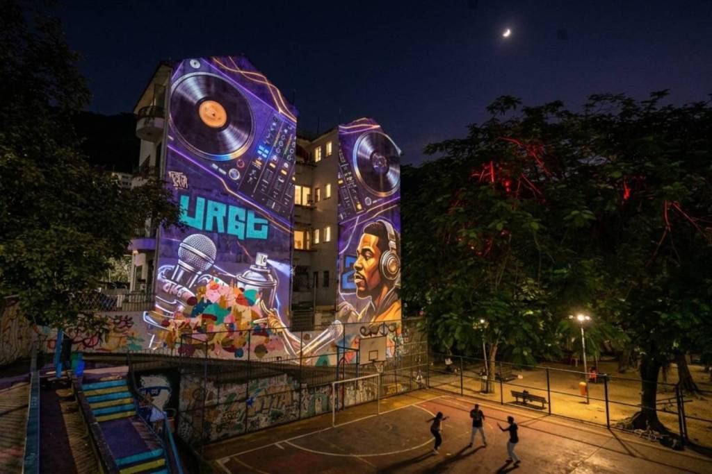 Festival gratuito transforma ruas de Santa Teresa na maior galeria de arte a céu aberto do Rio, com mais de 60 artistas, projeções e oficinas
