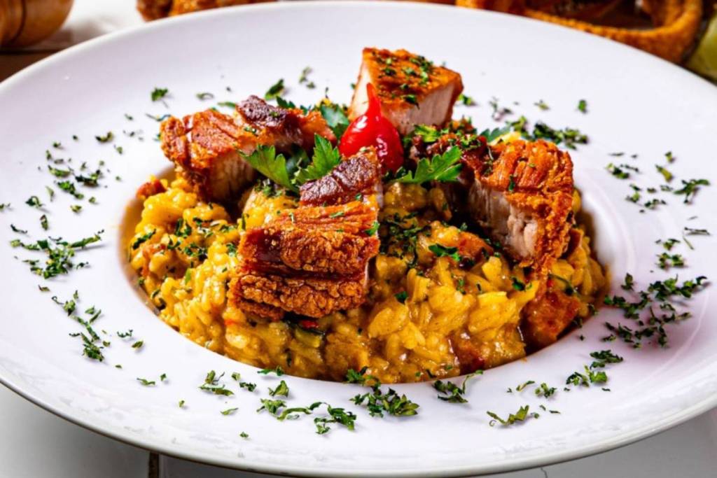 A menos de 3h do Rio, este festival gastronômico na Região dos Lagos terá pratos inspirados em “receitas de família”, com shows gratuitos e mais!