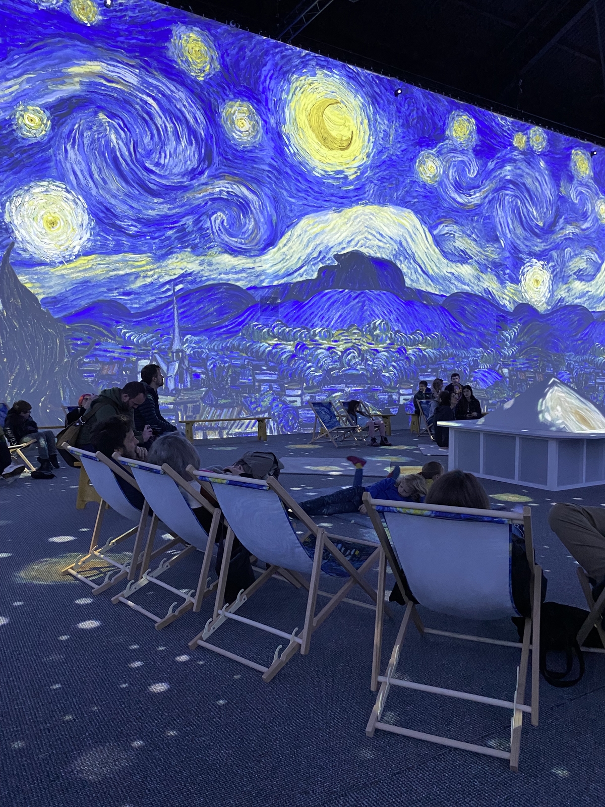 Sacramento s Breathtaking Van Gogh Immersive Experience Is Now Open 