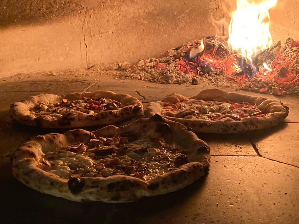 9 Pizza Hotspots In Sacramento For A Slice Of The Action