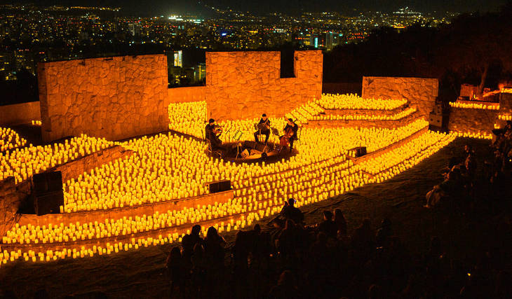Por qué todos recomiendan ir al menos una vez: repasamos las mejores opiniones de los conciertos Candlelight en Santiago
