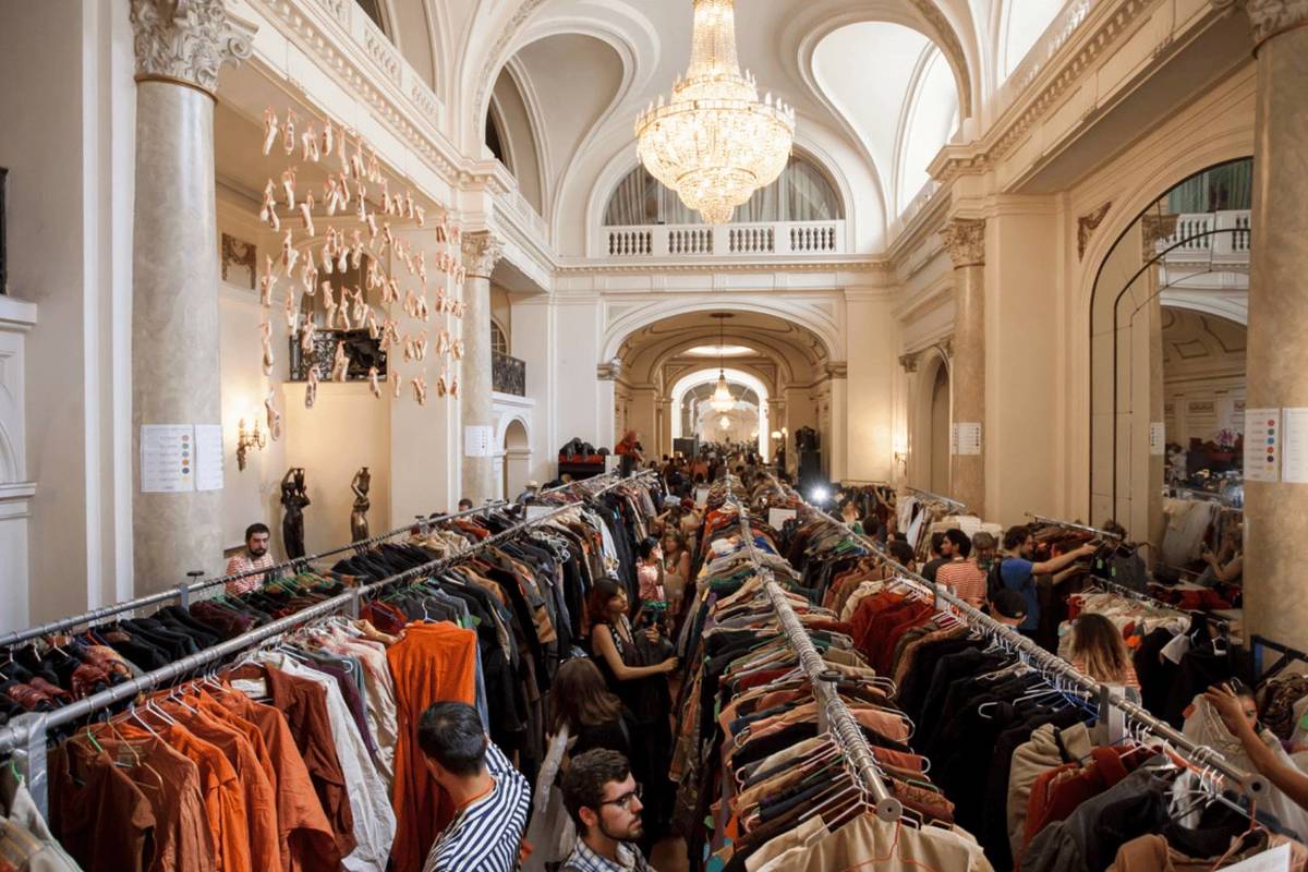 Venta vestuario del Teatro Municipal