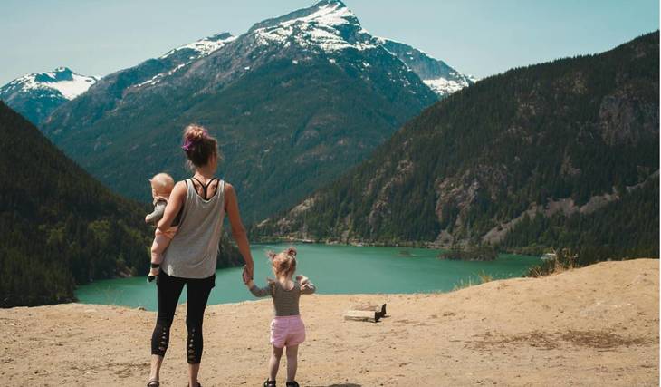 Esta guía para el día de la madre son regalos con ADN chileno: desde vajillas con pasado hasta mochilas hechas por 3 generaciones de mujeres