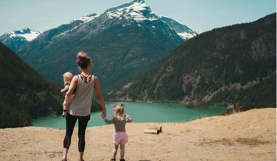 Esta guía para el día de la madre son regalos con ADN chileno: desde vajillas con pasado hasta mochilas hechas por 3 generaciones de mujeres