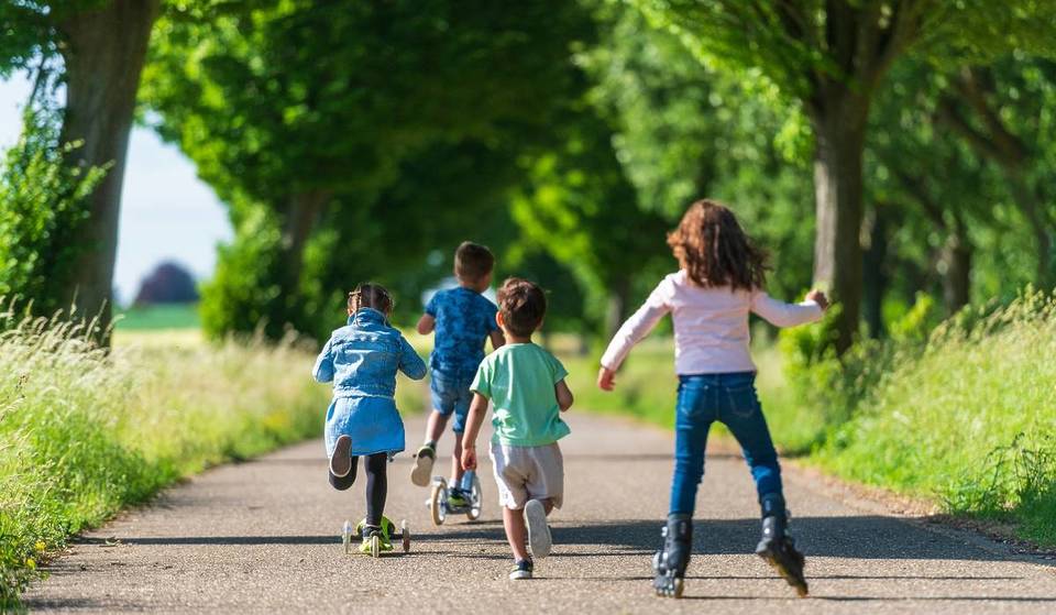 Dinosaurios, tirolesas y cuentos mágicos: aquí, algunas ideas infalibles para pasear con niños en Santiago