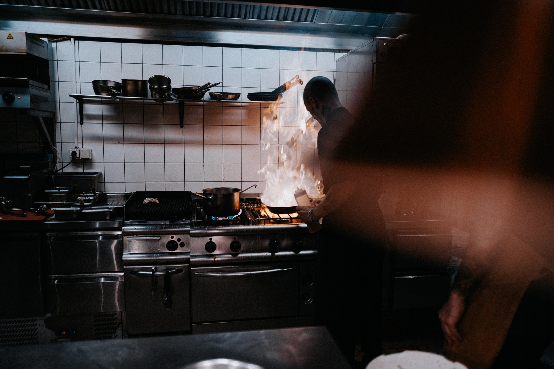 Bombando em São Paulo: entenda o que são as dark kitchens