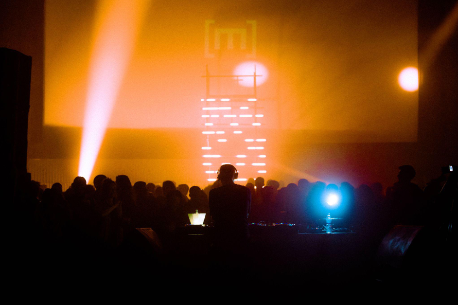 [m]eio, fiesta electrónica en São Paulo