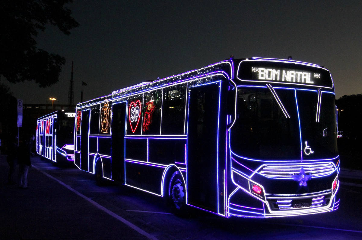 ônibus iluminados de natal em são paulo