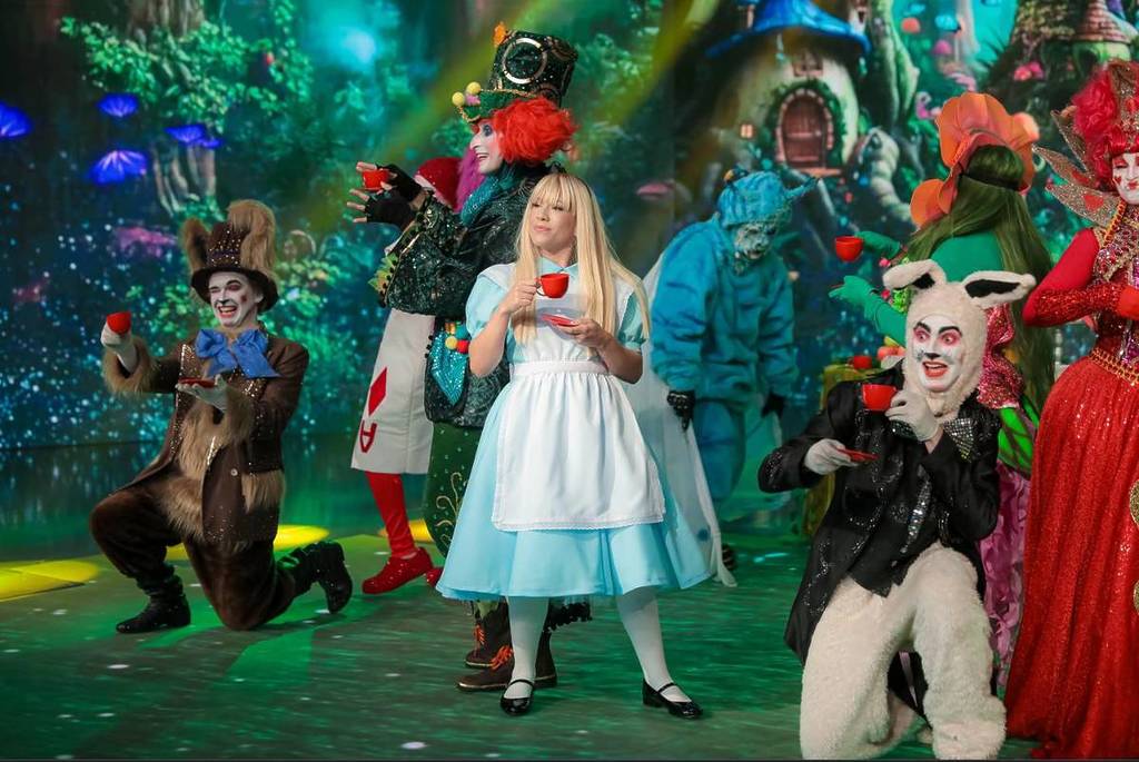 Alice no País das Maravilhas – Um Musical Desconcertante