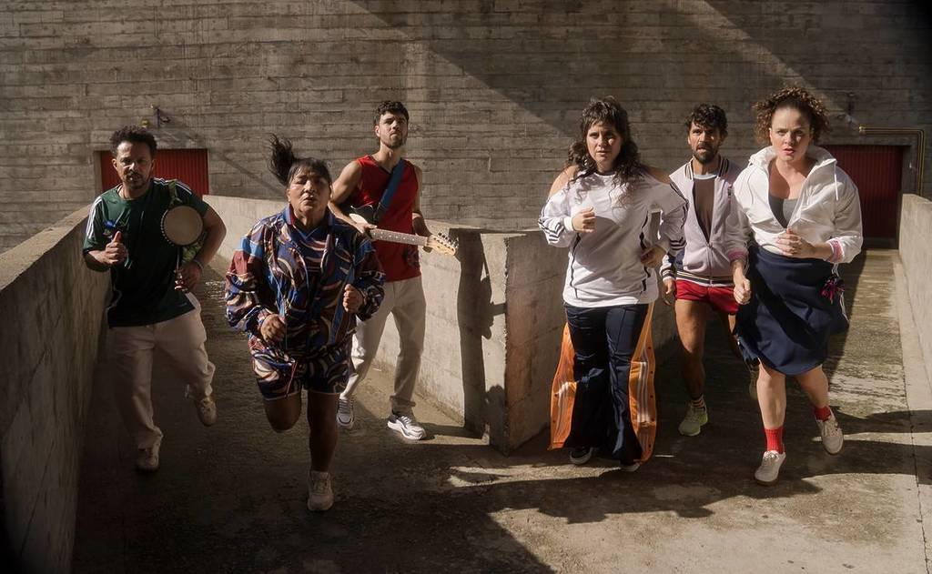 feet heart plays currently showing in São Paulo