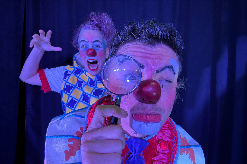 What’s in the suitcase? - Circo di SóLadies | Nem SóLadies