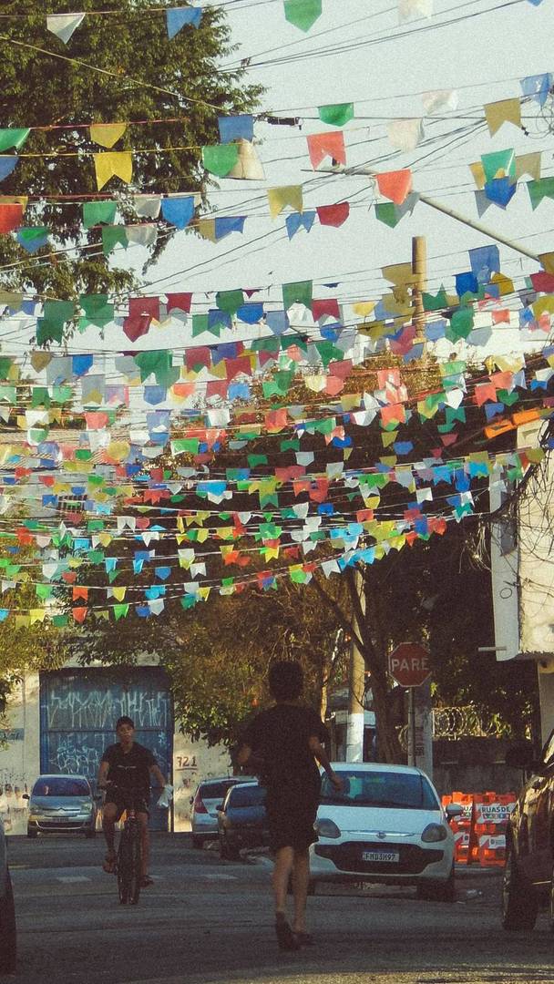 The July festival circuit in São Paulo features festivals with free admission, dishes for R$10, and live shows