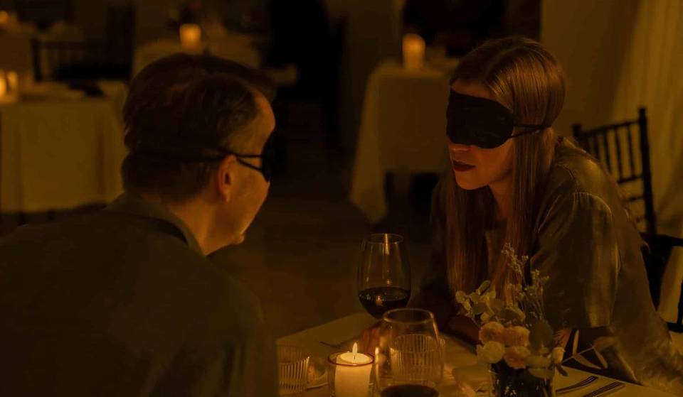 A experiência que é sucesso na Europa está conquistando SP: jantar às cegas onde você escolhe o menu, mas a comida é uma surpresa