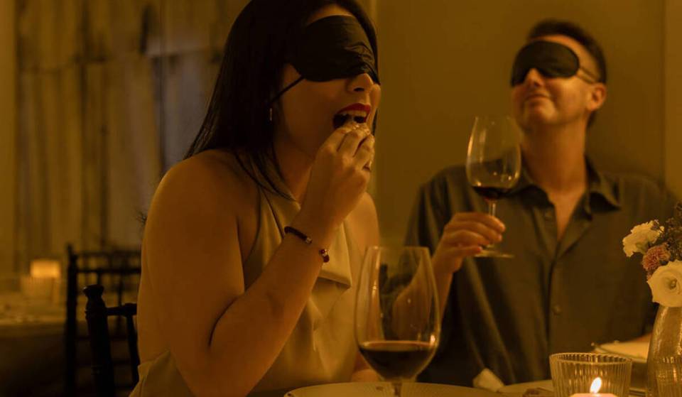 Vino, misterio y sentidos agudizados: ¿qué puedes esperar de esta cena a ciegas que se ha convertido en todo un éxito en São Paulo?