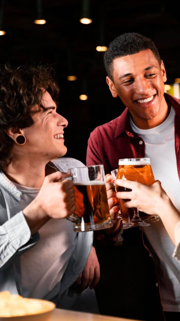 Da primeira fábrica-bar de SP a um speakeasy escondido: bares em Pinheiros que você precisa conhecer
