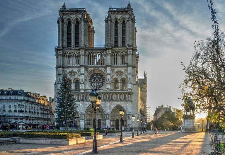 Notre-Dame de Paris – Sagrada e Eterna