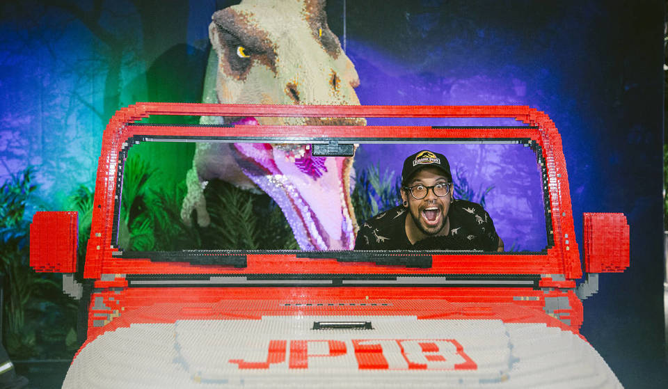 A espera acabou: a experiência imperdível Jurassic World by Brickman já está disponível São Paulo!